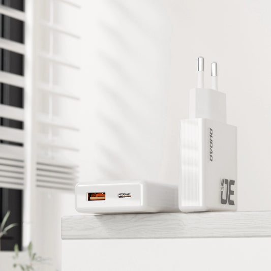 Dudao A30EUL GaN-Wandladegerät 30 W USB-A / USB-C + USB-C – Lightning Kabel – Weiß