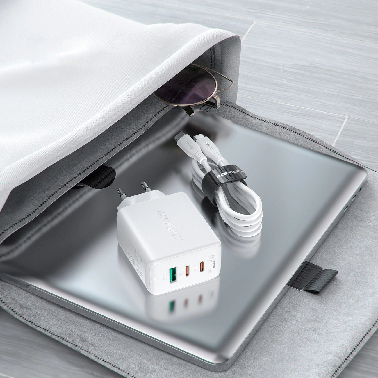 Acefast 2in1 Wandladegerät 2x USB-C / USB-A 65W, PD, QC 3.0, AFC, FCP (Set mit USB-C 1,2m Kabel) weiß (A13 weiß)