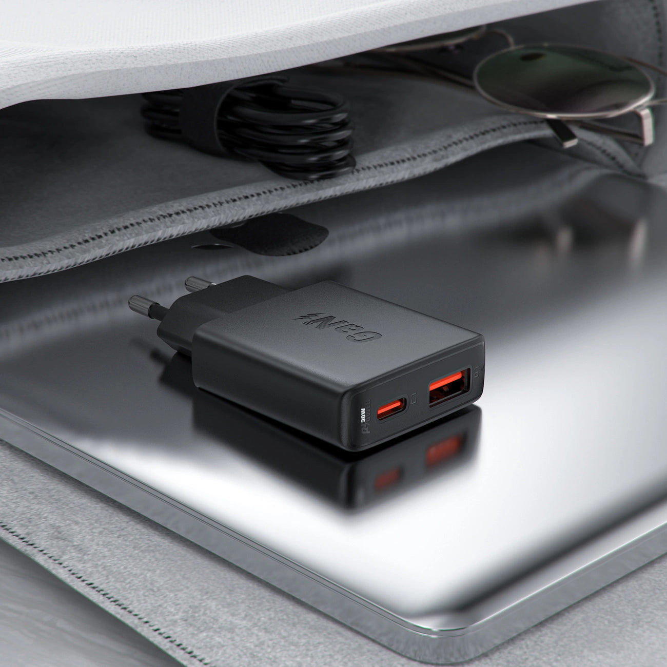 Acefast A69 PD 30W GaN USB-A USB-C ultraflaches Wandladegerät – Schwarz