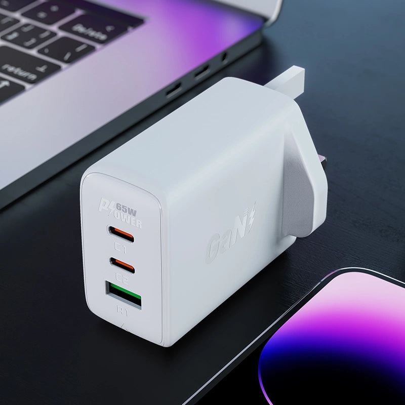 Acefast Ladegerät GaN 65W 3 Ports (1xUSB, 2xUSB C PD) UK Stecker schwarz (A44)