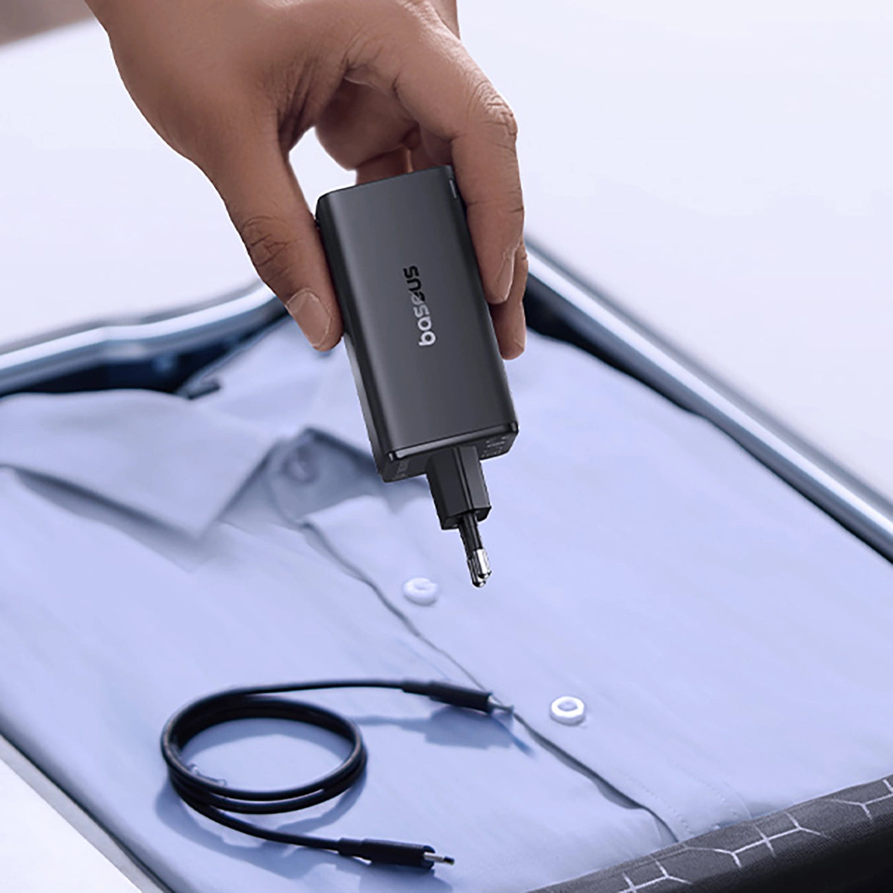 Baseus GaN6 Pro Ladegerät 100W 2 x USB-C 2 x USB-A mit schwarzem USB-C-Kabel 100W 1m - Schwarz