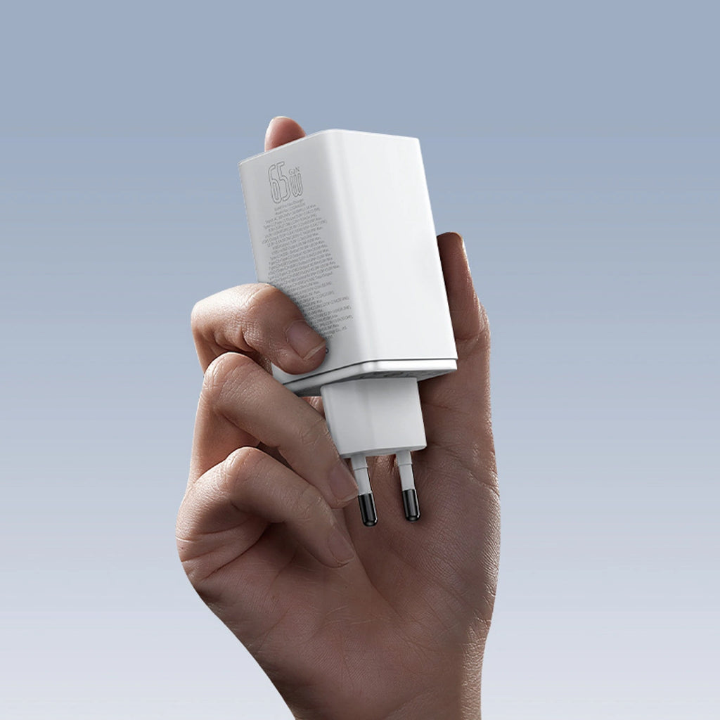 Baseus GaN6 Pro Ladegerät 65W 2 x USB-C 2 x USB-A mit schwarzem USB-C-Kabel 100W 1m - Weiß