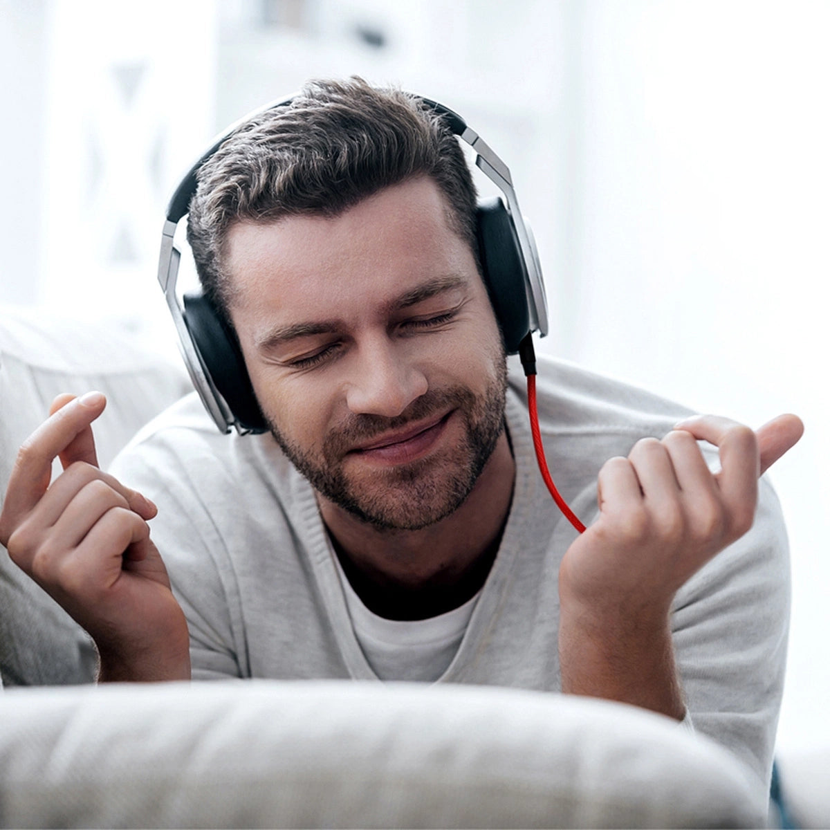 Baseus Yiven M30 Stereo-Audiokabel AUX 3,5 mm Mini-Klinkenstecker 1,5 m silber-schwarz (CAM30-CS1)