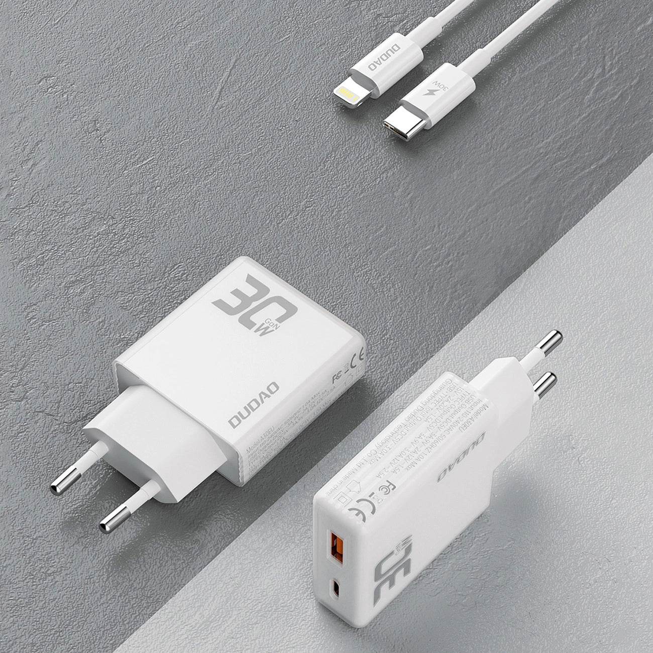 Dudao A30EUL GaN-Wandladegerät 30 W USB-A / USB-C + USB-C – Lightning Kabel – Weiß