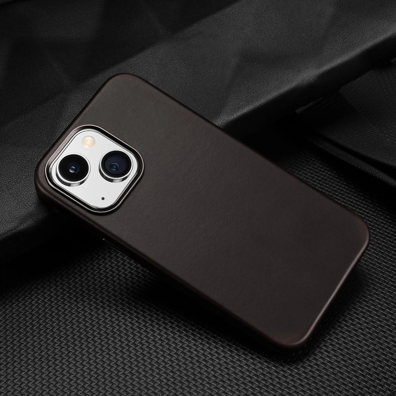 Dux Ducis Naples Hülle für iPhone 14 Plus Lederhülle (MagSafe kompatibel) Dunkelbraun