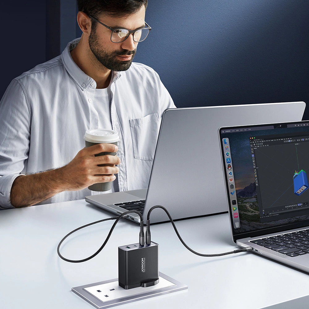 GaN-Ladegerät UK Joyroom JR-TCG05UK 140 W 3x USB-C USB-A + USB-C / USB-C-Kabel 240 W 1,2 m