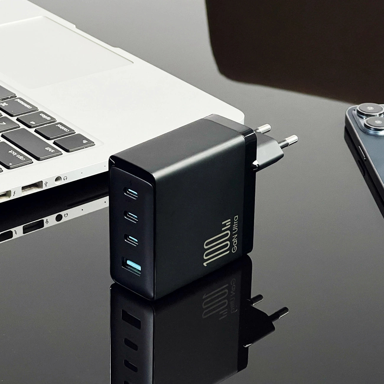 Joyroom JR-TCG04EU 100W GaN-Ladegerät 3x USB-C USB-A + USB-C / USB-C-Kabel 100W - Schwarz