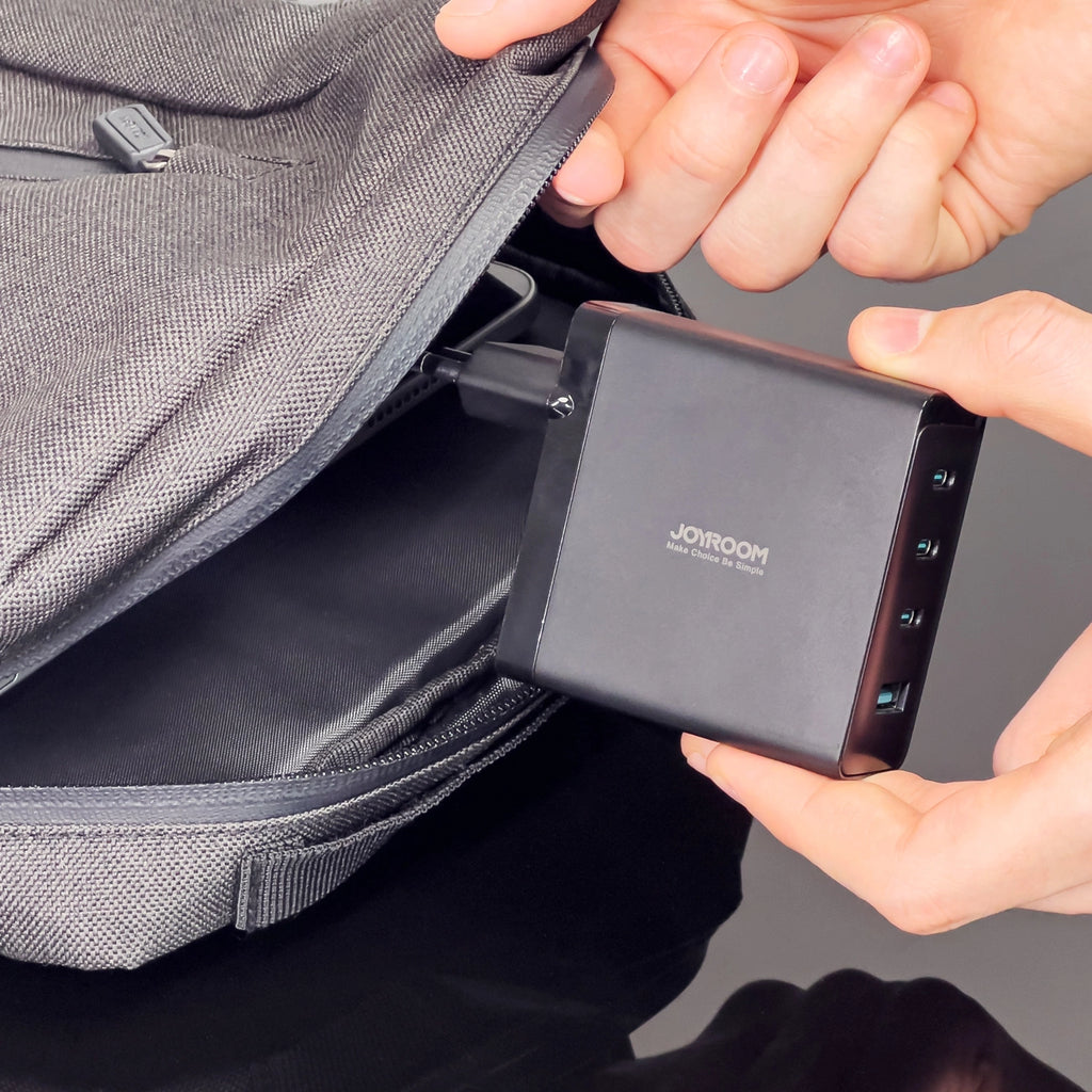 Joyroom JR-TCG04EU 100W GaN-Ladegerät 3x USB-C USB-A + USB-C / USB-C-Kabel 100W - Schwarz