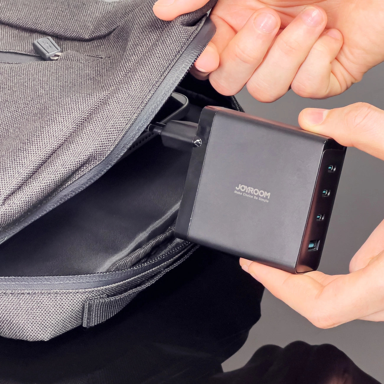 Joyroom JR-TCG04EU 100W GaN-Ladegerät 3x USB-C USB-A + USB-C / USB-C-Kabel 100W - Schwarz