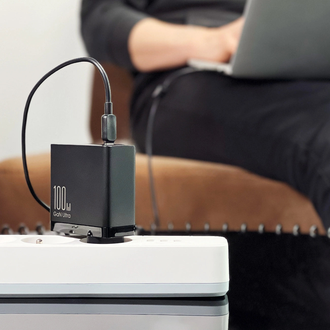 Joyroom JR-TCG04EU 100W GaN-Ladegerät 3x USB-C USB-A + USB-C / USB-C-Kabel 100W - Schwarz