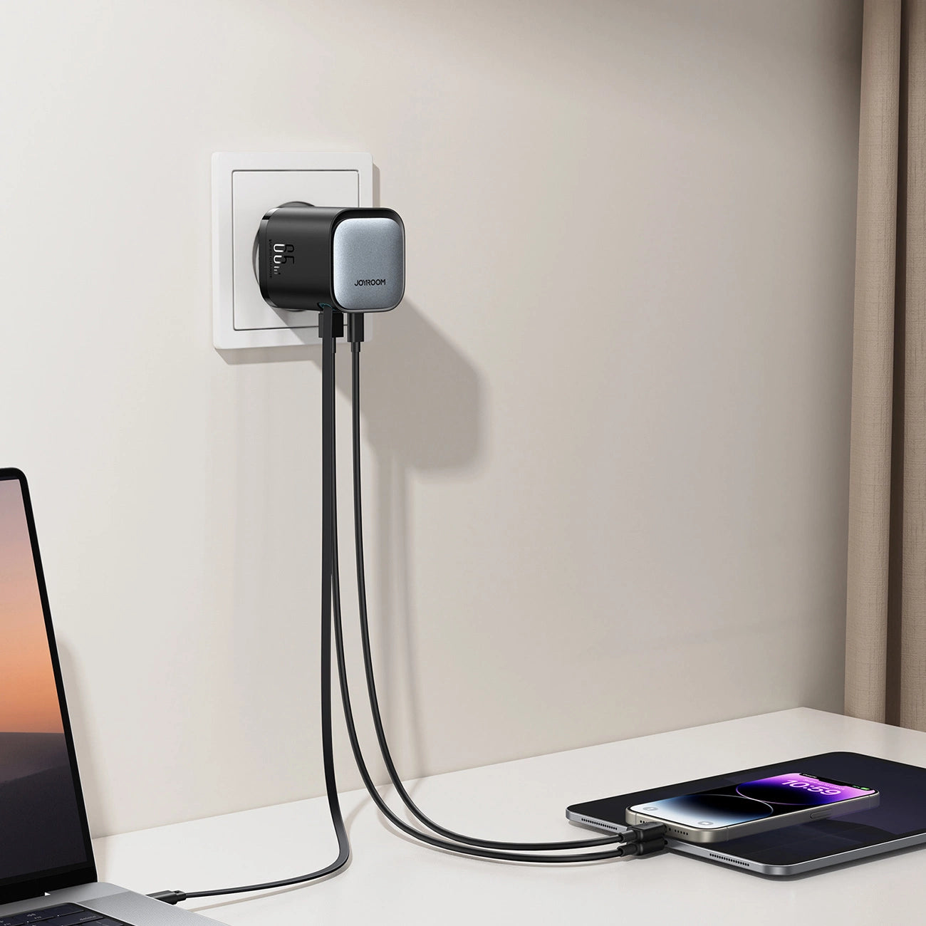 Joyroom JR-TCL02 65W USB-A USB-C GaN-Ladegerät mit integriertem USB-C-Kabel – Schwarz