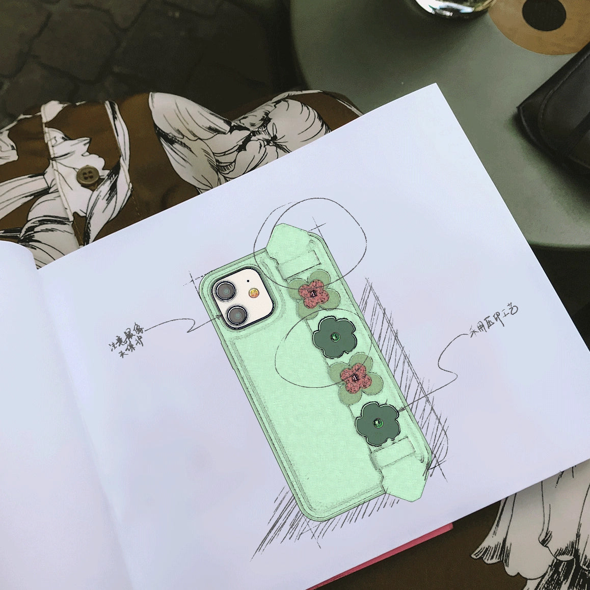 Kingxbar Sweet Series Gel-Hülle, verziert mit Original-Swarovski-Kristallen mit iPhone 12 mini blauer Halterung