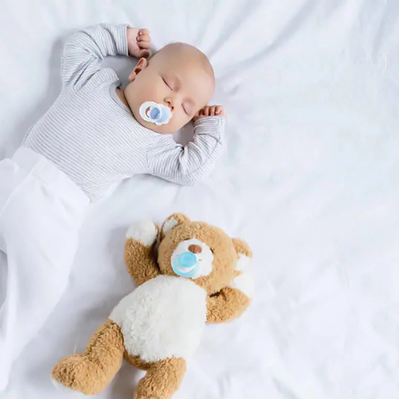 Nillkin CamShield Silky Silikonhülle iPhone 14 Plus Hülle mit Kameraschutz Lila