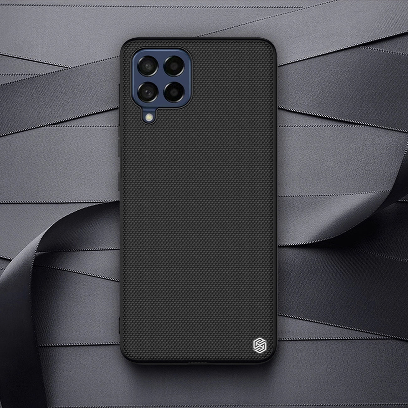 Nillkin Textured Case robuste, verstärkte Hülle mit Gelrahmen und Nylonrückseite für Samsung Galaxy M53 5G schwarz