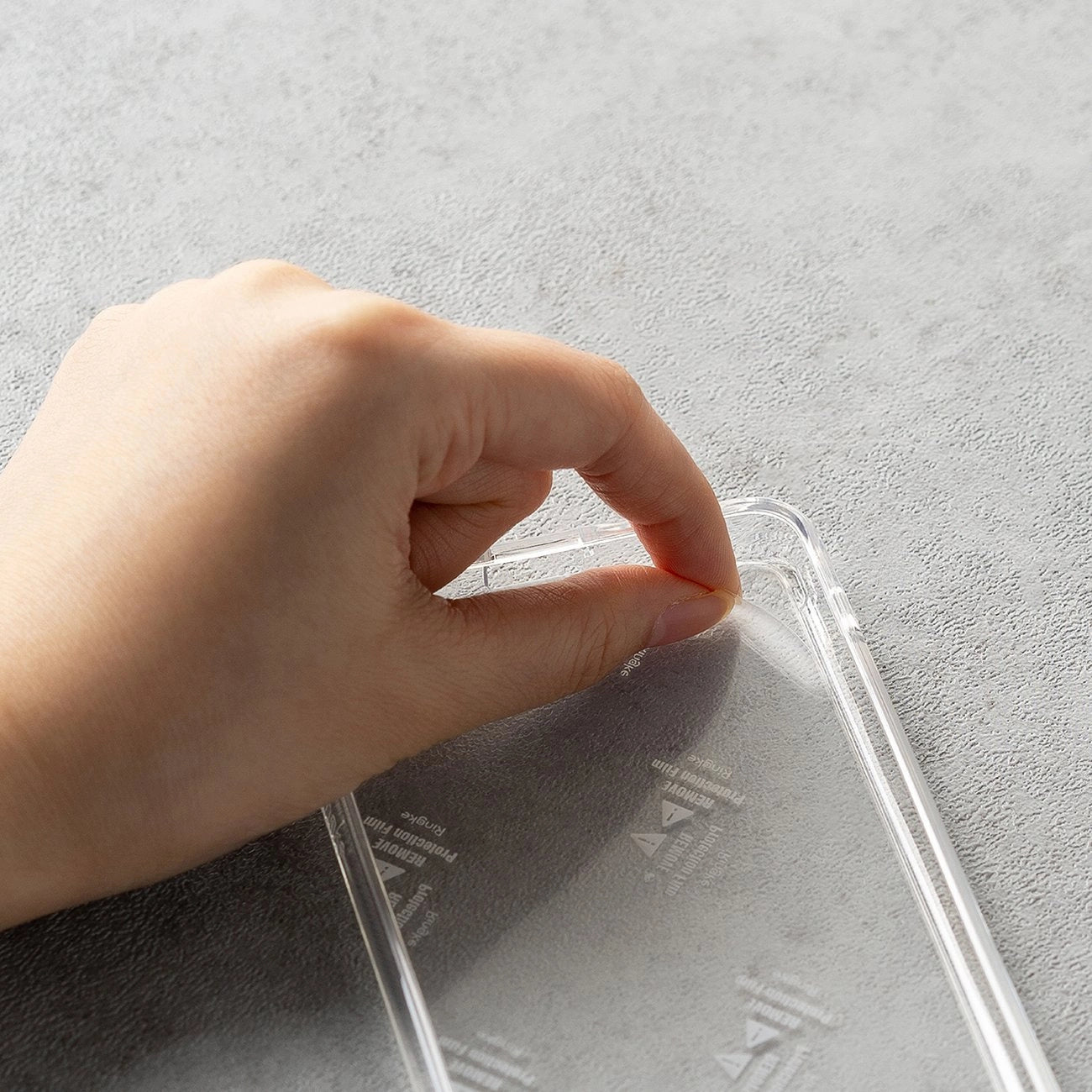 Ringke Fusion Design Armoured Sleeve Cover mit Gelrahmen für iPhone 14 Plus transparent (Floral) (FD637E31)