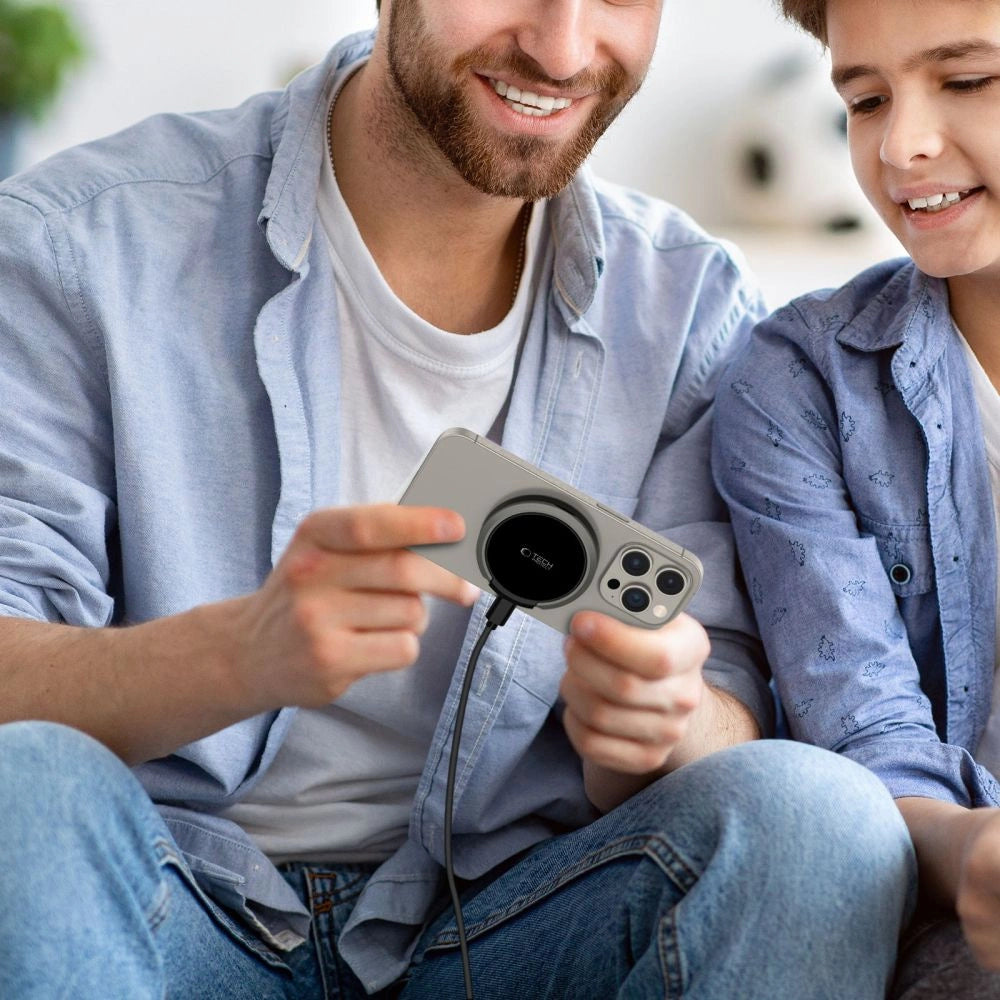 Tech-Protect QI15W-A33 induktives Ladegerät mit MagSafe und Ständer mit USB-A/USB-C-Kabel – Schwarz