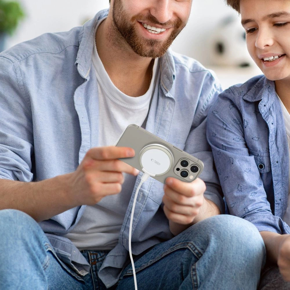 Tech-Protect QI15W-A33 induktives Ladegerät mit MagSafe und Ständer mit USB-A/USB-C-Kabel – Weiß