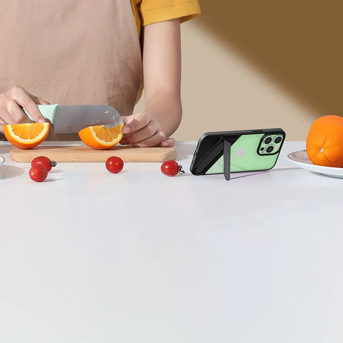 Ugreen Fusion Kickstand Case iPhone 13 Pro Hardcover mit Gelrahmen und Ständer schwarz (90153)