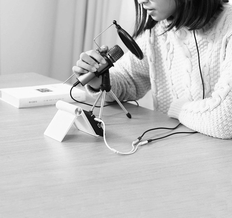 Ugreen Kabel Kabel Kopfhörer Splitter 3,5 mm Miniklinke AUX Mikrofon 20cm (Mikrofon + Stereoausgang) Silber (30619)