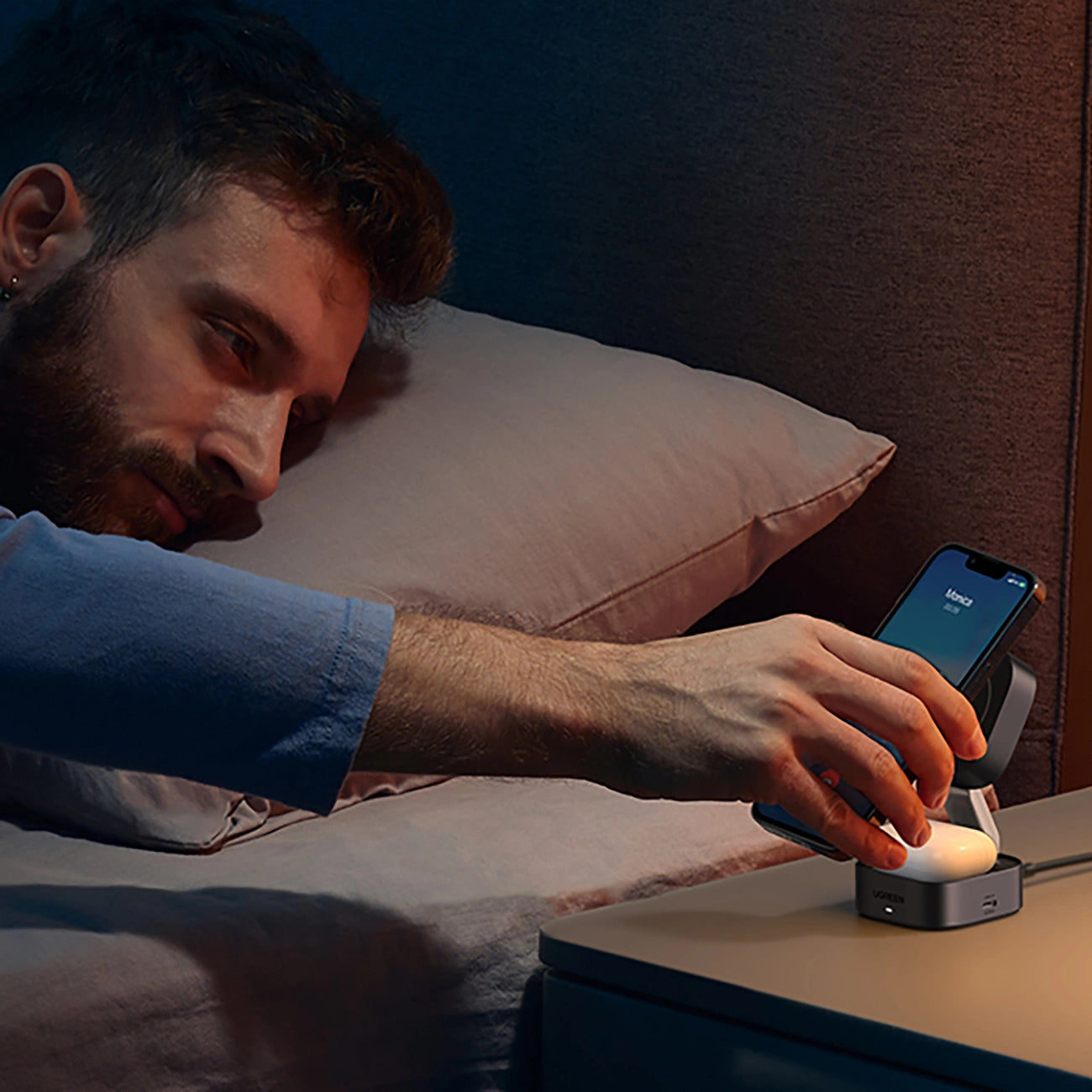 Ugreen W702 3in1 induktives Ladegerät mit MagSafe/Qi2 und USB-C-Anschluss für Telefon/Kopfhörer – Schwarz