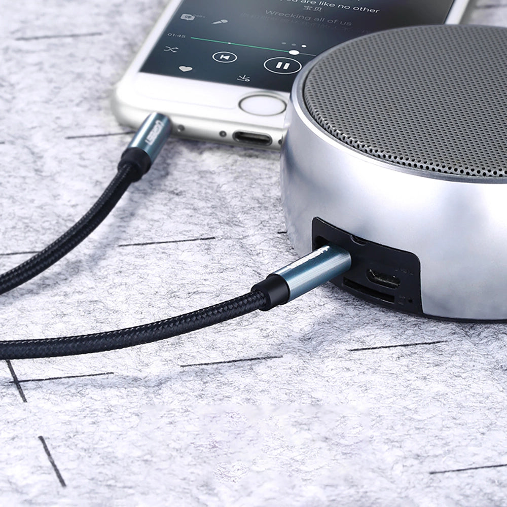 Ugreen abgewinkeltes AUX-Kabel 2 x Miniklinke 3,5 mm 1,5 m blau (AV112)