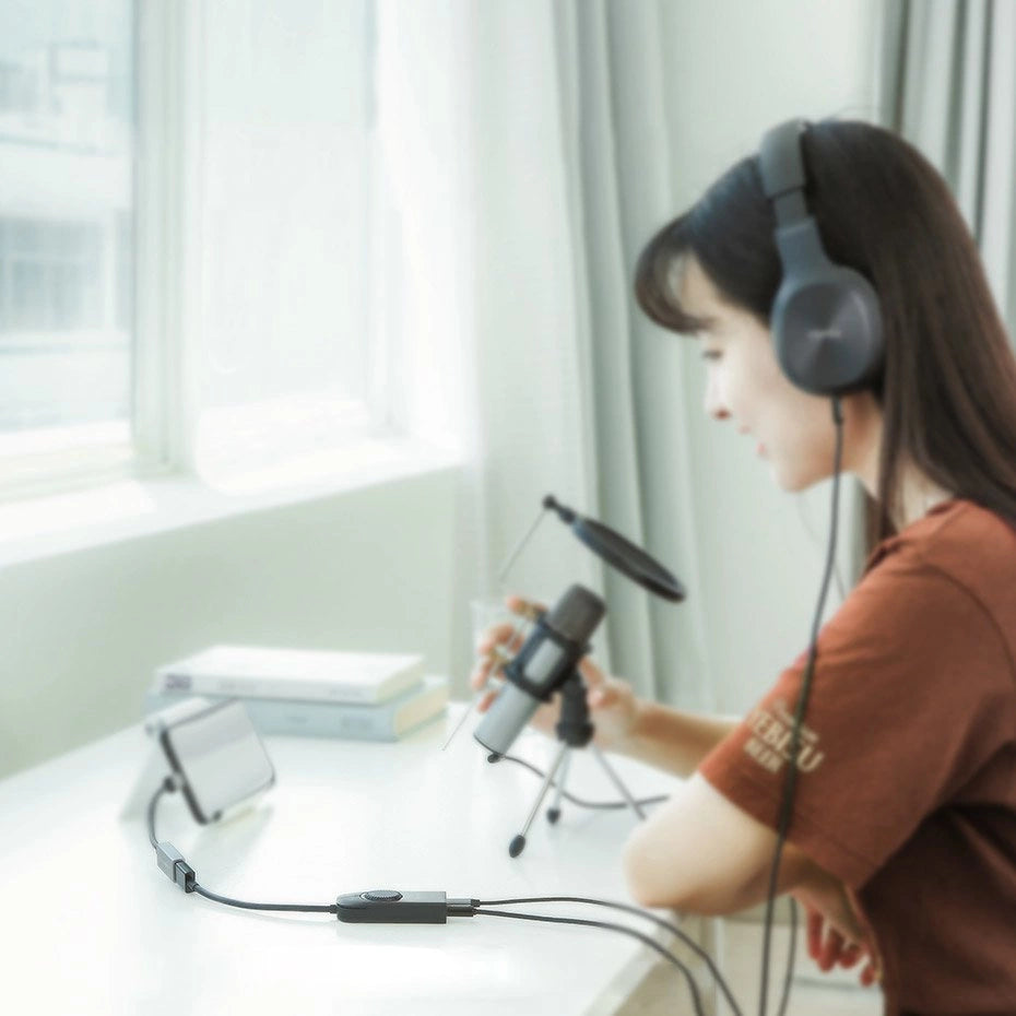 Ugreen externer Musik-Soundkartenadapter USB – 3,5-mm-Miniklinke mit Lautstärkeregler 15 cm schwarz (40964)