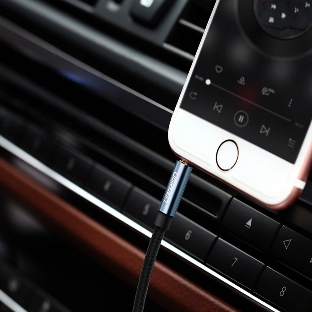 Ugreen gewinkeltes AUX-Kabel 2 x Miniklinke 3,5 mm 1m blau (AV112)