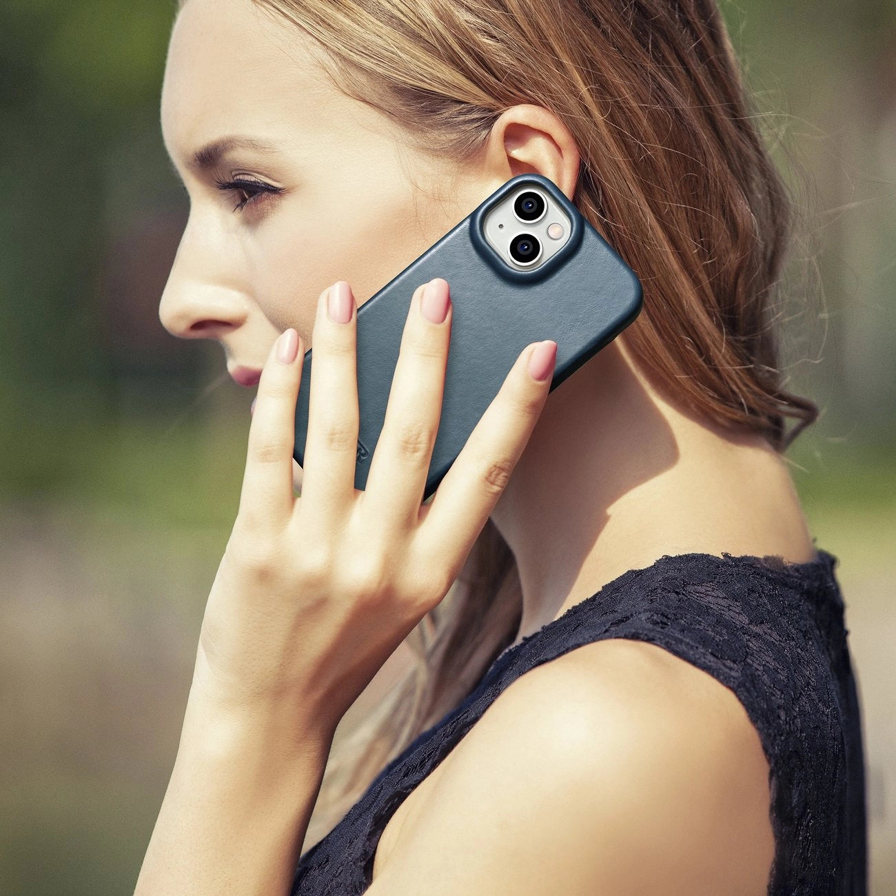 iCarer CE Oil Wax Premium Leather Folio Case iPhone 14 Plus magnetische Klapphülle MagSafe blau (AKI14220707-BU)