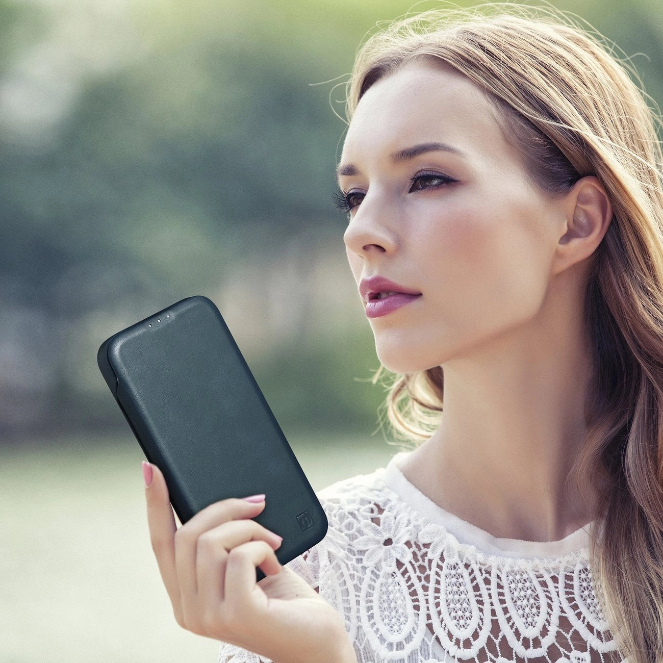 iCarer CE Oil Wax Premium Leather Folio Case iPhone 14 Plus magnetische Klapphülle MagSafe blau (AKI14220707-BU)