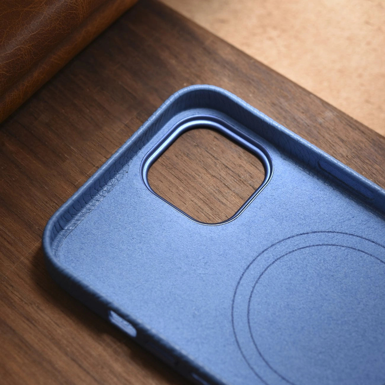 iCarer Litchi Premium Ledertasche iPhone 14 Plus Magnetische Ledertasche mit MagSafe Hellblau (WMI14220711-LB)